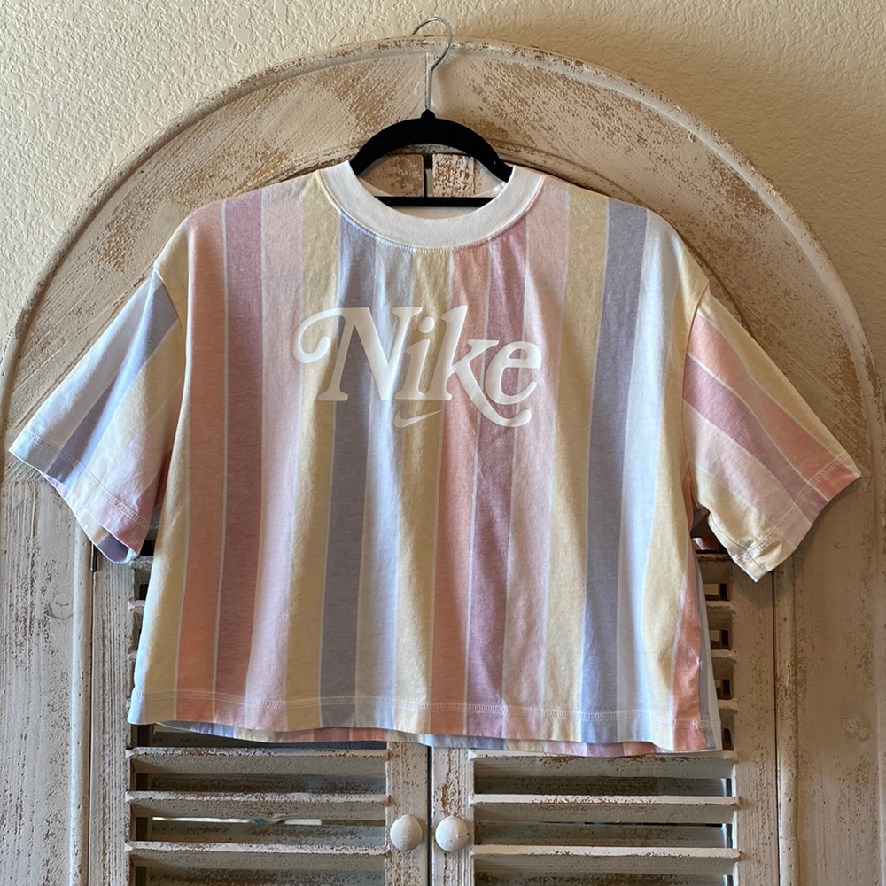 NIKE Sportswear Retro Womens Shirt
